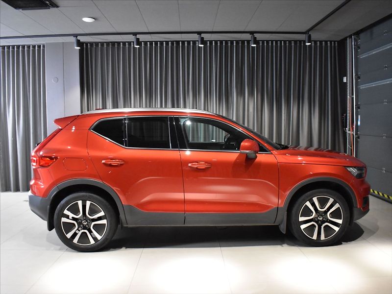 Volvo XC40 1,5 T2 Momentum Pro BLIS - fotka 2 z 23