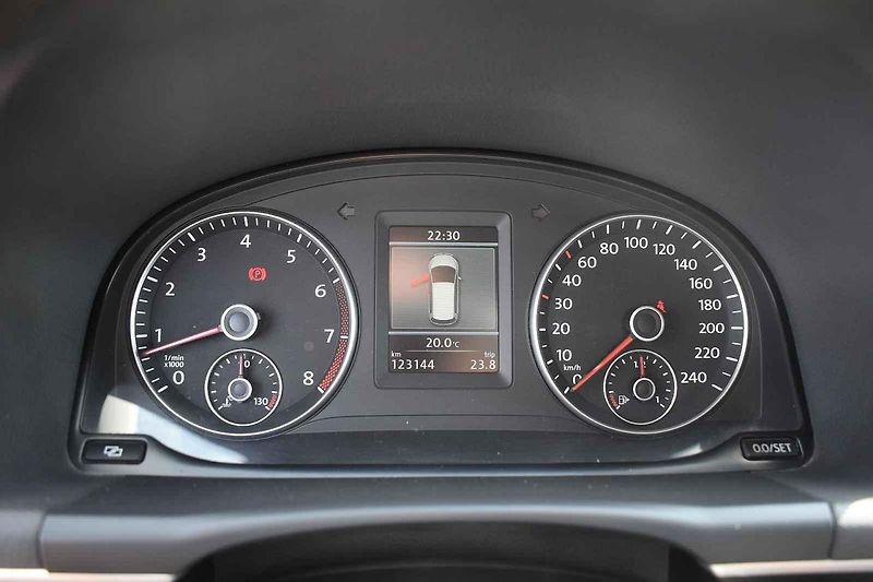 Volkswagen Touran působí usedle, ale je to dobrý rodinný společník