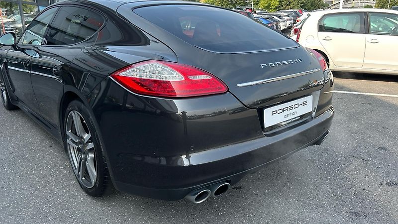 Porsche Panamera 4 - fotka 14 z 29