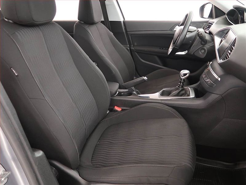 Peugeot 308 (2017) 1.2 PureTech, ČR,1.maj - fotka 9 z 17