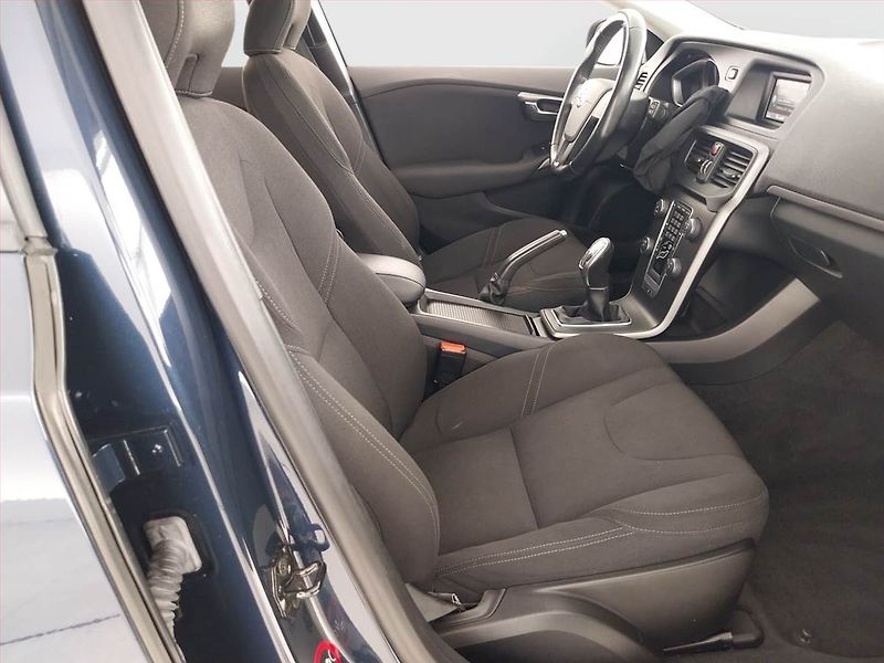 Volvo V40 (2012) 2.0 D4, Serv.kniha - fotka 9 z 19