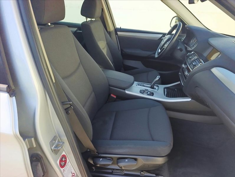 BMW X3 2,0 d X-Drive Aut.,Navi,Bi-xen - fotka 28 z 36