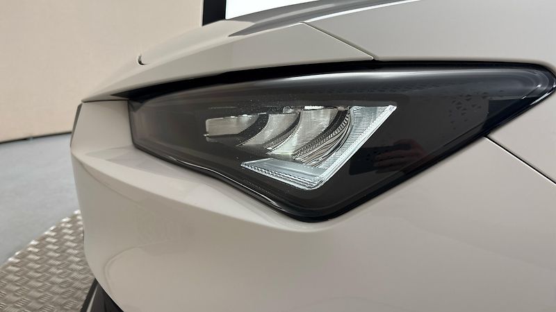 Seat Leon 2.0 TDI DSG FR Sportstourer - fotka 18 z 27