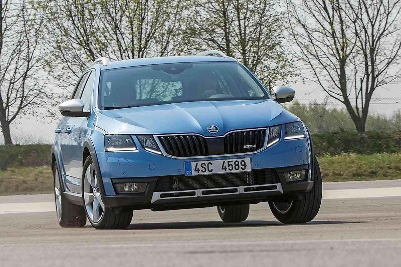 Škoda Octavia Combi RS a Škoda Octavia Scout.