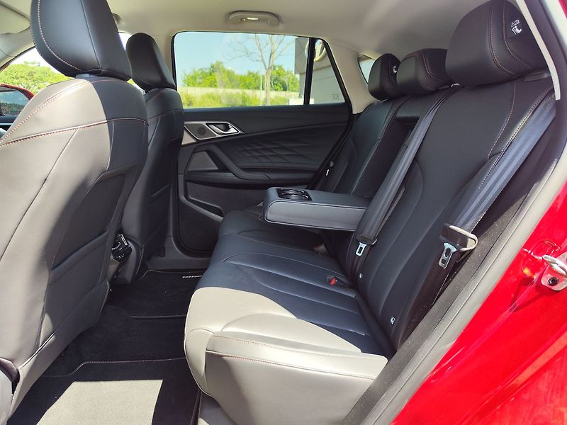 MG HS 1.5 T/125kW Exclusive DCT - fotka 11 z 33