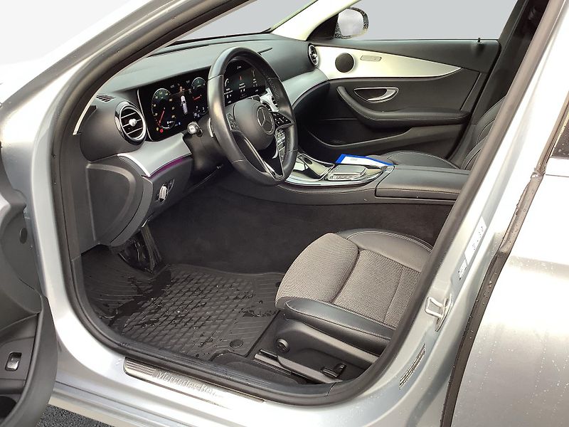 Mercedes-Benz Třídy E E 220 d T 9G-TRONIC Avantgarde - fotka 9 z 36