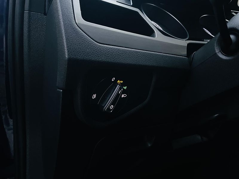 Volkswagen Touran 1.6TDI AUT SERVISKA 7MÍST LED  - fotka 34 z 42