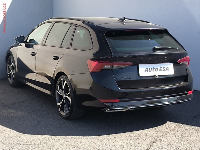 Škoda Octavia (2022) 2.0 TSi 4X4, ČR, SportLine - fotka 6 z 30