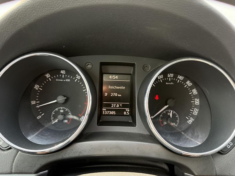 Škoda Yeti (2012) 1,2 TSI 77kW, rezervace - fotka 17 z 27