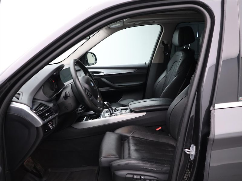 BMW X5 3,0 30d 190kW xDrive CZ - fotka 12 z 34