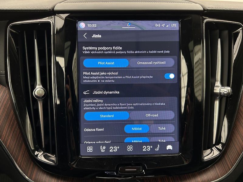 Volvo XC60 2.0 B4 4x4 ULTIMATE - fotka 23 z 33