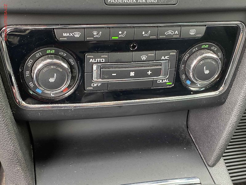 Škoda Superb (2014) 2.0 TDi, ČR, Ambition, bixen - fotka 16 z 20