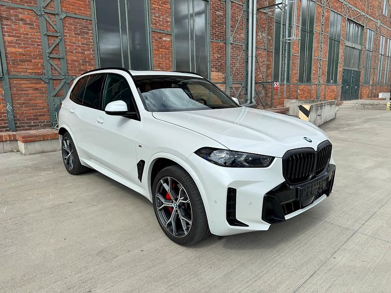 BMW X5 (2024) xDrive 30d M PAKET - fotka 2 z 35