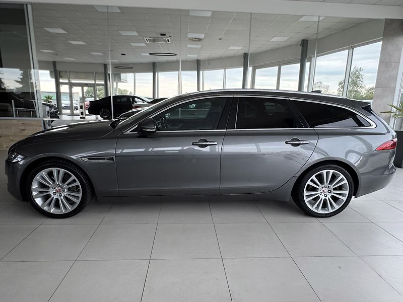 Jaguar XF 25d AWD*FullLED*360Kam*Panoram - fotka 8 z 41