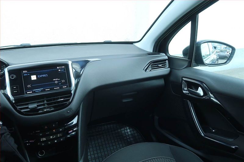 Peugeot 208 (2018) 1.2 PureTech, Serv.kniha - fotka 8 z 17
