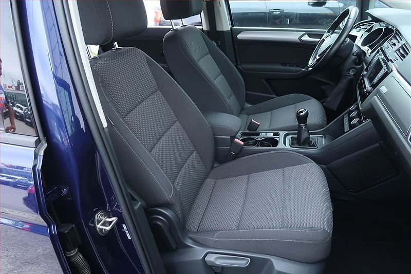 Volkswagen Touran (2015) 1.2 TSI, Serv.kniha, Tempomat - fotka 9 z 21