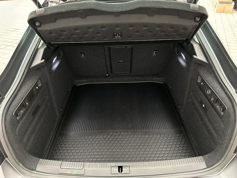 Škoda Superb 2.0 TDI L & K - fotka 22 z 29