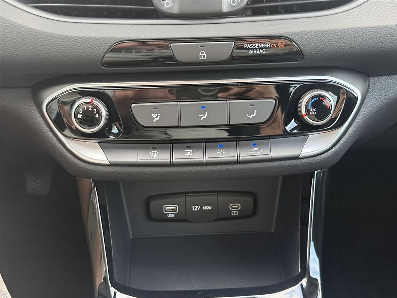 Hyundai i30 1,5 T-GDI 103kW Family - fotka 17 z 23