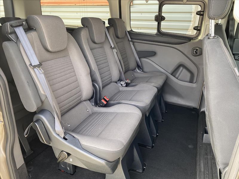 Ford Tourneo Custom 2,0 EcoBlue 125kW 8 Míst L2 - fotka 9 z 25