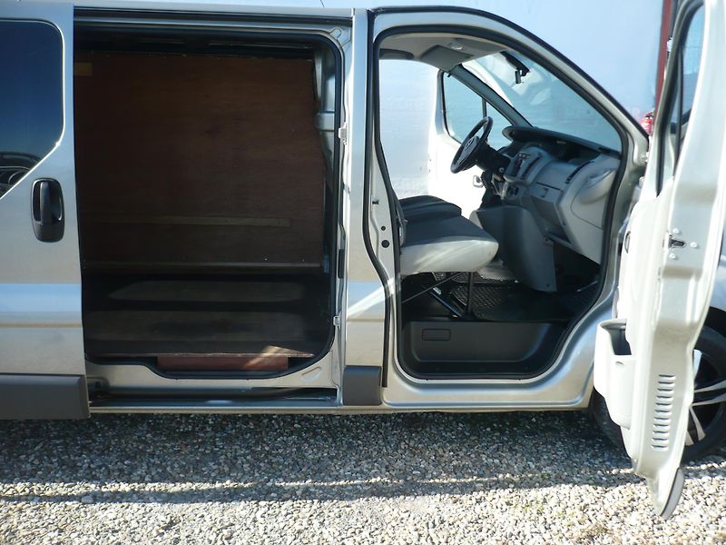 Opel Vivaro 2.5DCI 107Kw Long Klima - fotka 21 z 26
