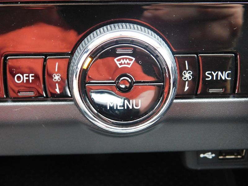 Škoda Octavia (2017) III KOMBI 1.4 TSI AUTOMAT - fotka 18 z 39
