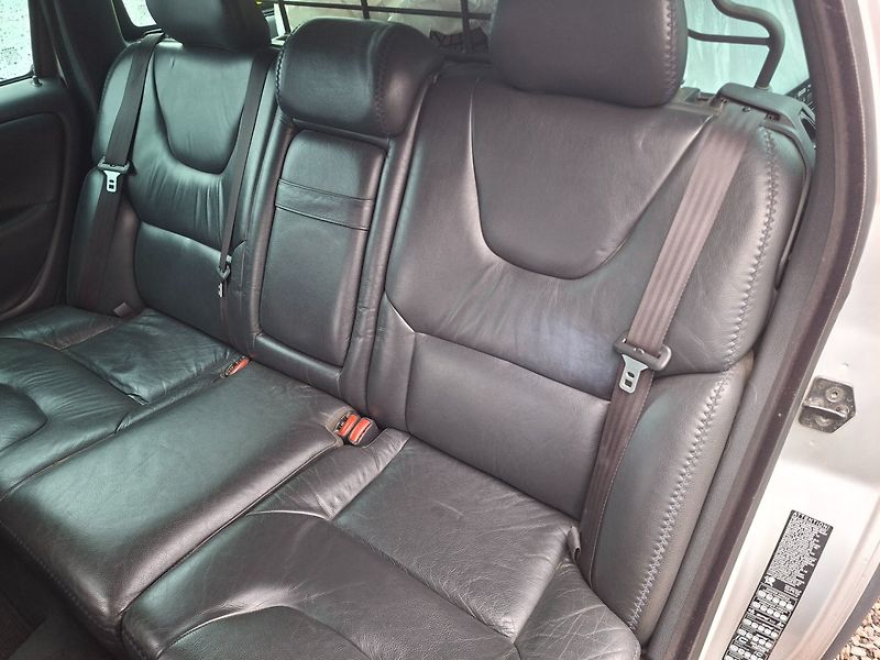 Volvo XC70 (2005) 2.4 D5 120kW AWD -PLNÝ SERVIS! - fotka 27 z 43