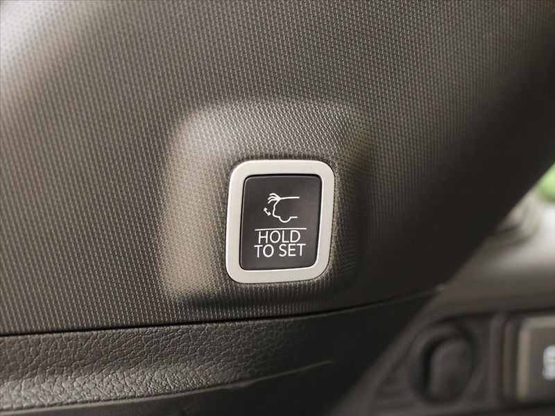 Jeep Grand Cherokee 2,0 4xe Summit Plug-In CZ DPH - fotka 11 z 90