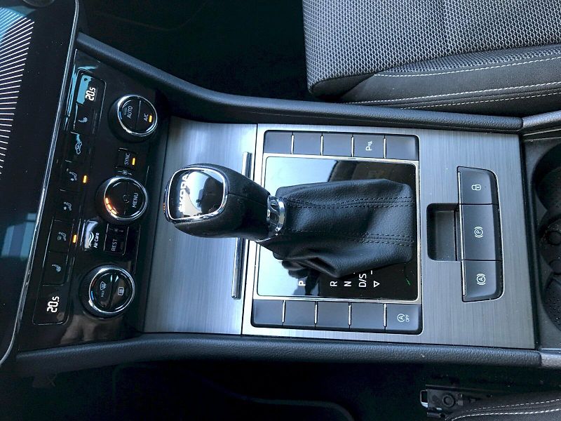 Škoda Superb (2023) COM STY TD 110/2.0 A7F - fotka 27 z 27