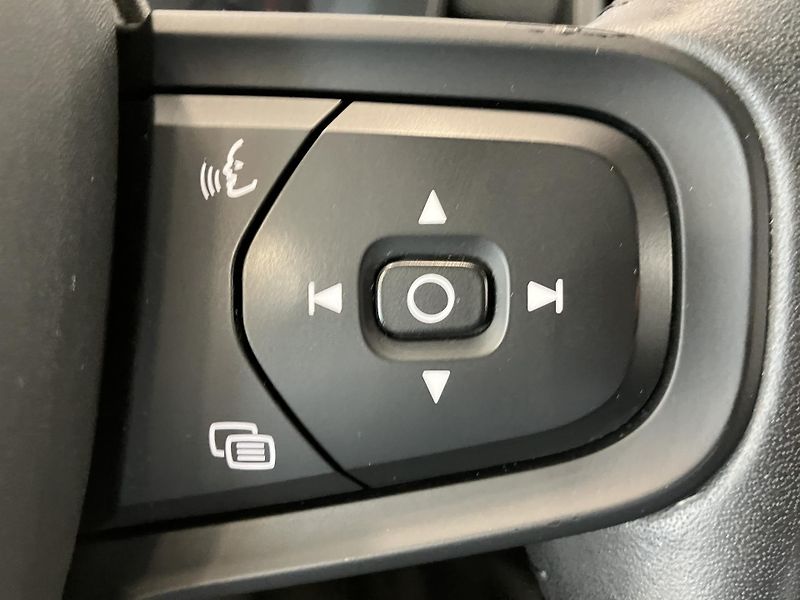 Volvo XC40 T3 FWD Kinetic AT8 - fotka 20 z 36
