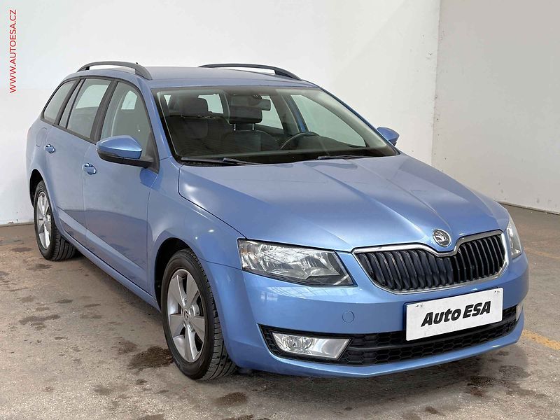 Škoda Octavia (2013) 2.0 TDi 4x4, Elegance, park - fotografie inzerátu
