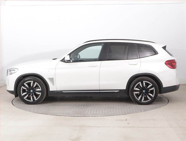 BMW iX3 (2022) 80 kWh, SoH 97% - fotka 3 z 22