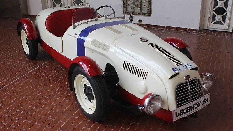 Automobilová slavnost Legendy.