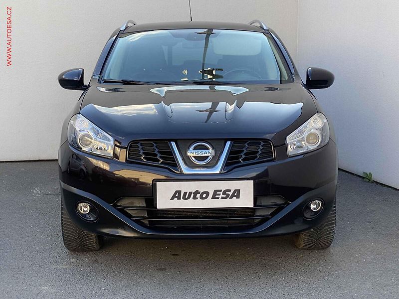 Nissan Qashqai (2011) 1.6 i, I-Way, navi, TZ, panor - fotka 2 z 18