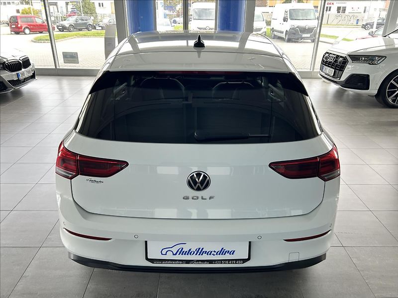 Volkswagen Golf 1,5   TSI,96kW,SERVISKA,LIFE - fotka 5 z 28