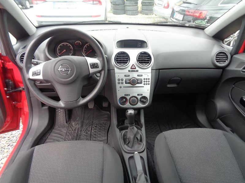 Opel Corsa 1,2 - fotka 9 z 18