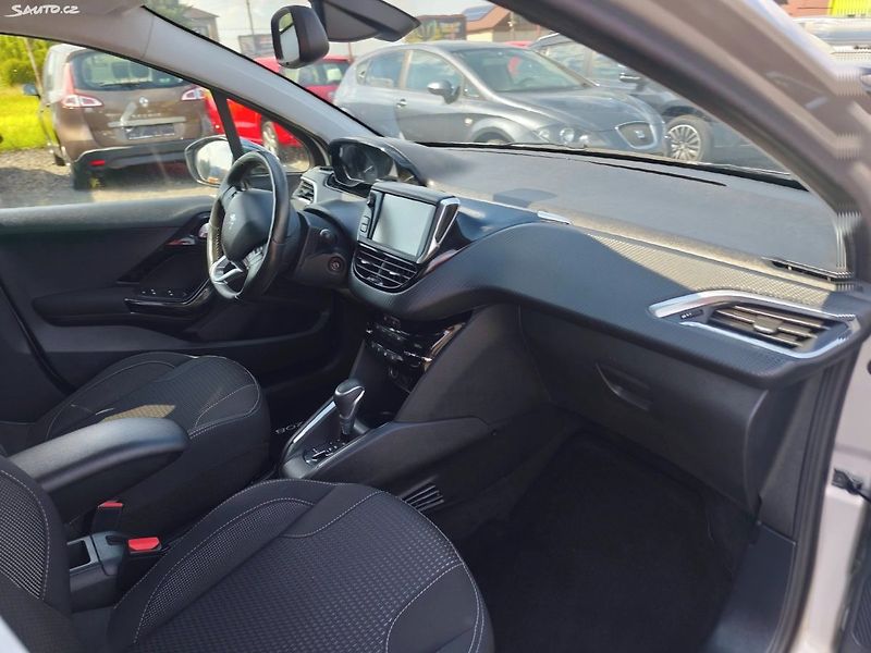 Peugeot 208 (2017) - fotka 21 z 32