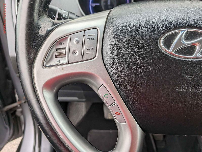 Hyundai ix35 (2012) 1.6GDi, ČR, AC, TZ, park - fotka 13 z 16