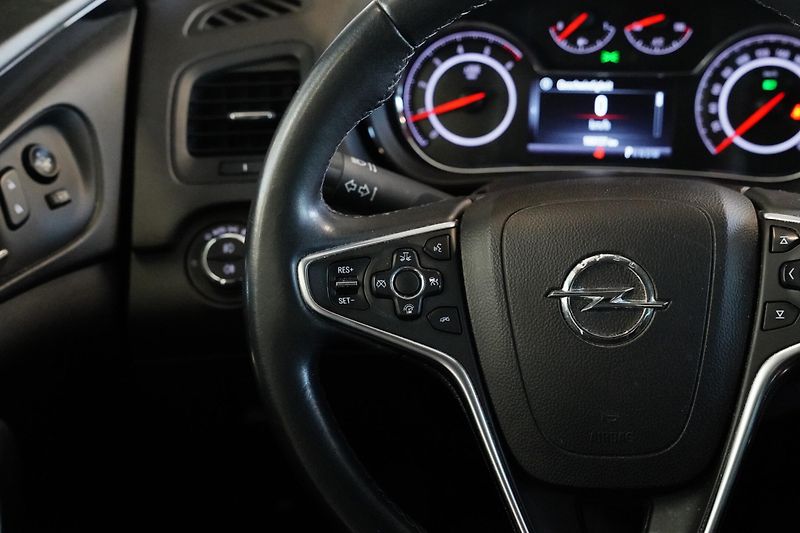 Opel Insignia - fotka 14 z 24