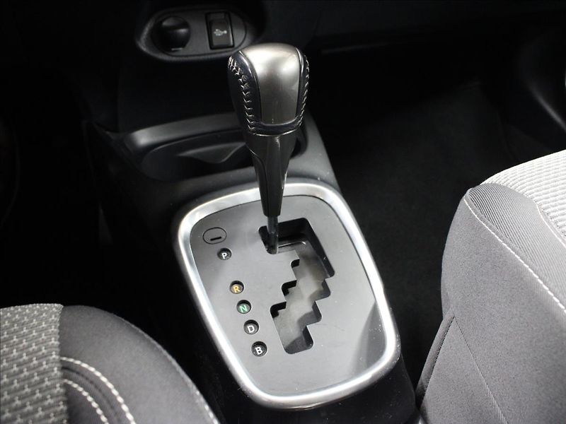 Toyota Yaris 1,5 i Hybrid Comfort At. - fotka 27 z 31