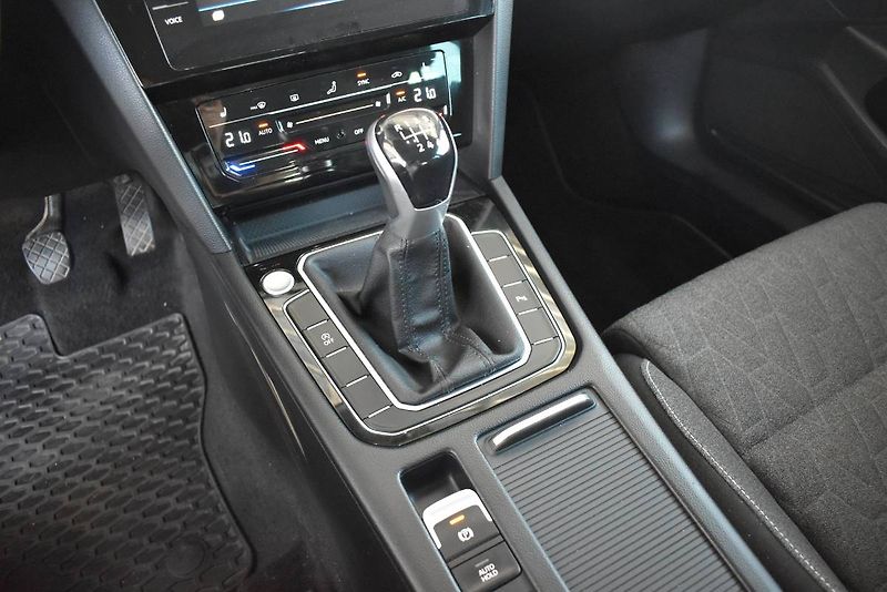 Volkswagen Passat Variant (2023) 1.5TSI 110kW, LED, tažné - fotka 22 z 24