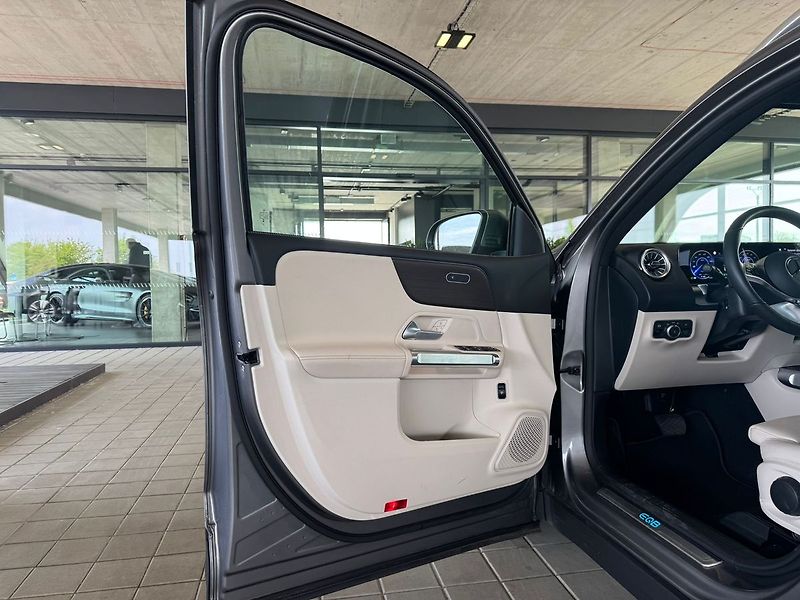 Mercedes-Benz EQB 300 4MATIC - fotka 9 z 20