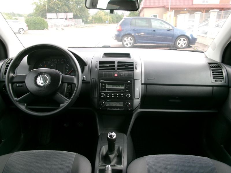 Volkswagen Polo (2006) 1,4 16V COMFORT AC ISOFIX - fotka 14 z 26