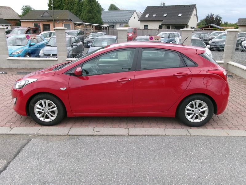 Hyundai i30 (2012) 1,6 16V KLIMA TEMP ČR - fotka 7 z 26