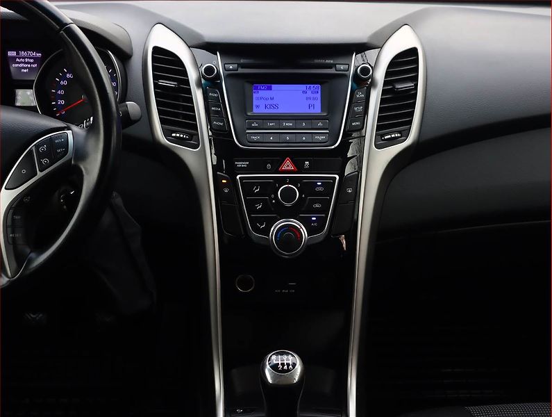 Hyundai i30 (2015) 1.6 CRDi, Serv.kniha, po STK - fotka 10 z 13
