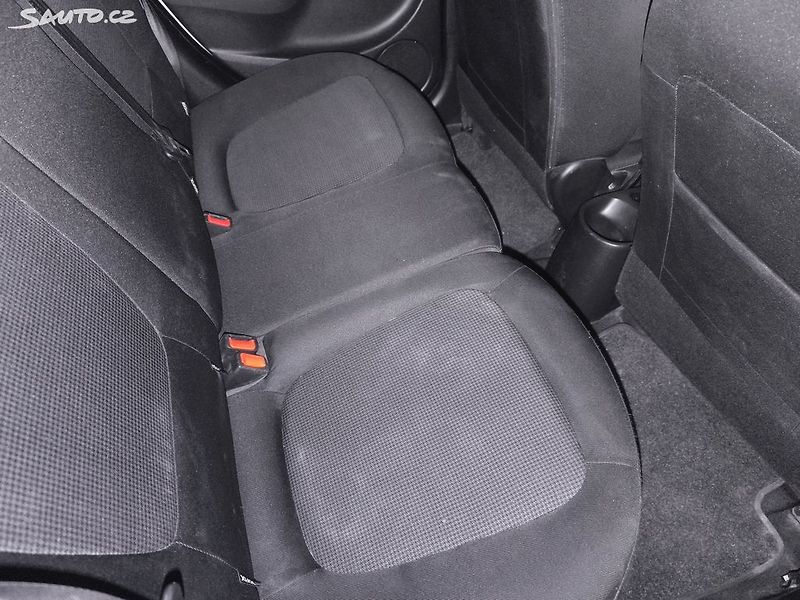 Hyundai i20 1,4,MAX VÝBAVA,100KM,1MAJ50LET - fotka 7 z 28