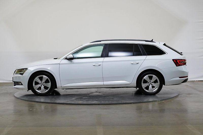 Škoda Superb - fotka 3 z 28