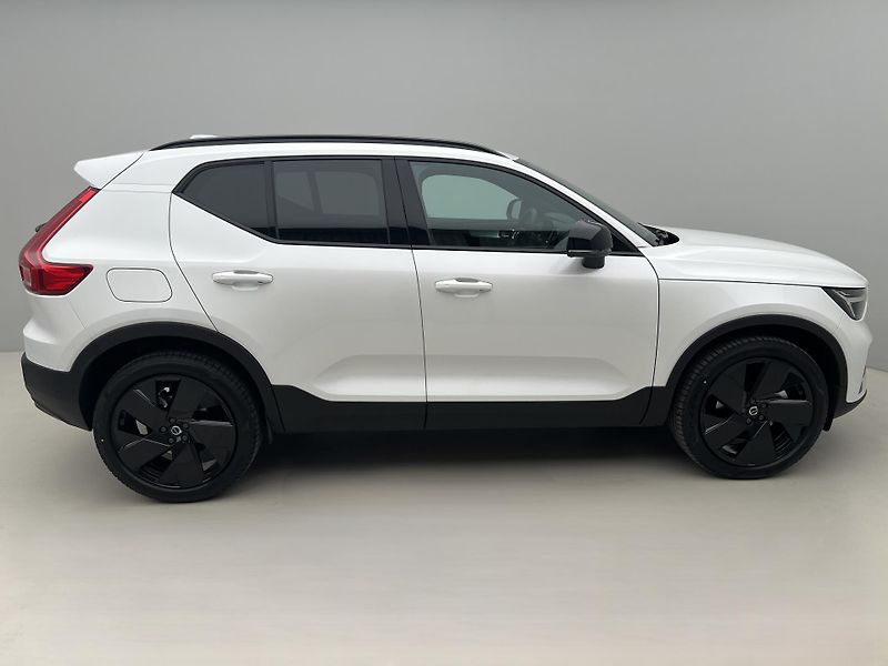 Volvo XC40 (2026) B4 PLUS BLACK EDITION AUT - fotka 12 z 37