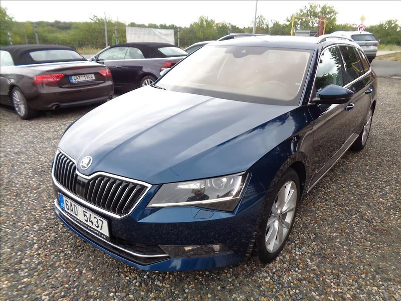 Škoda Superb 2,0 - fotka 3 z 20