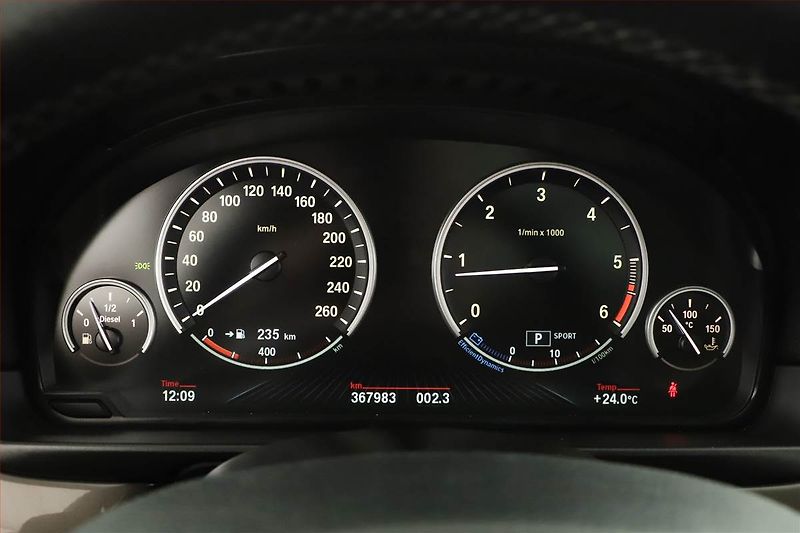 BMW Řada 5 (2013) 530d, Automat, Navi, Xenony - fotka 10 z 20