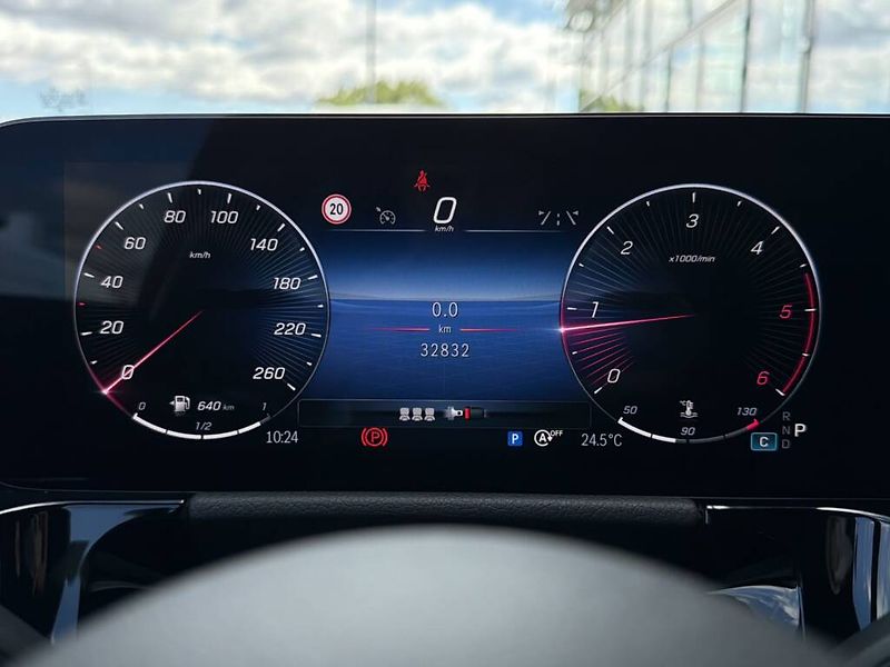 Mercedes-Benz GLA (2024) 200 d 4M - fotka 16 z 28